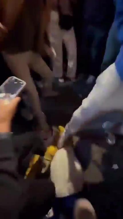 驚！尼克斯大勝步行者后，哈利伯頓遭主場球迷群毆